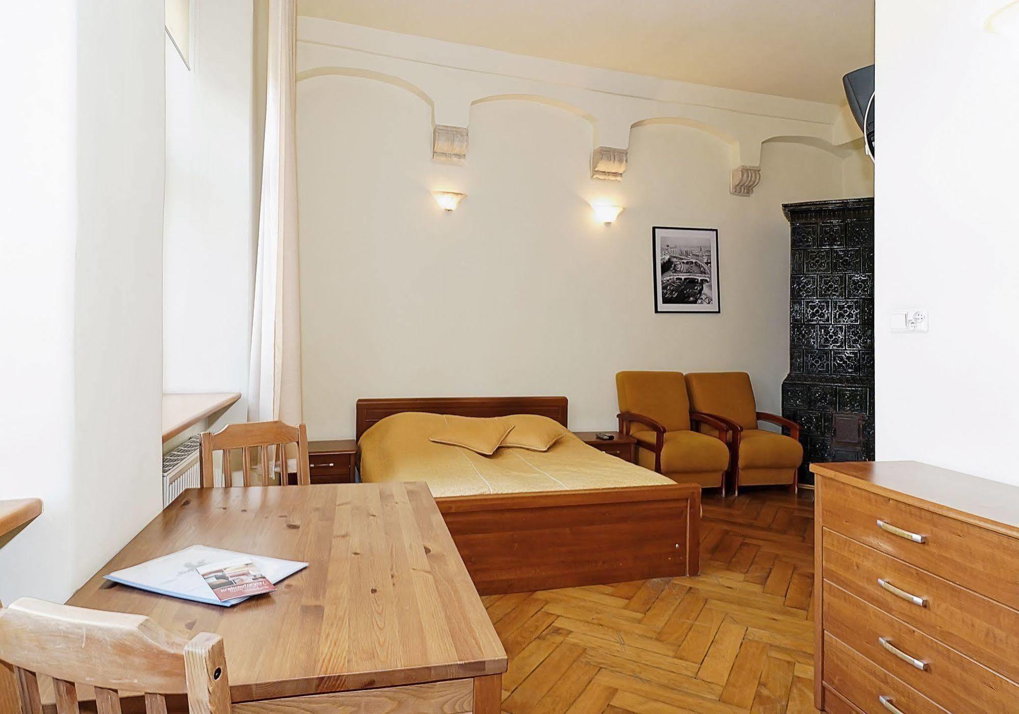 For Budget Cracovia